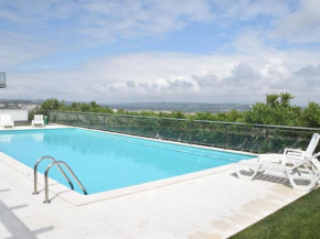 Attractive Villa in Salir Do Porto with Swimming Pool